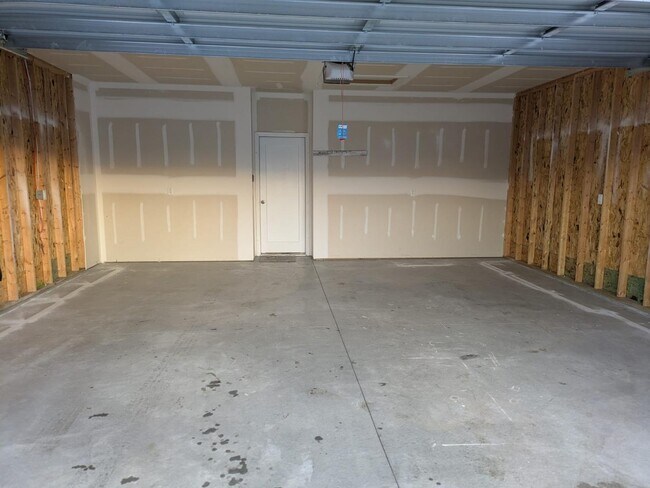 Building Photo - 5224 N Cypress Cir