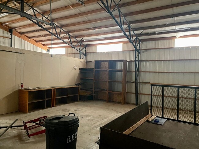 Building Photo - 3 Bedroom 2 Bathroom house in Crooked River Ranch with huge views and a shop!