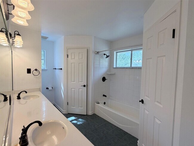 Building Photo - 123 Mesa Verde Dr