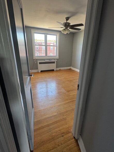 Main bedroom - 6255 N 5th St
