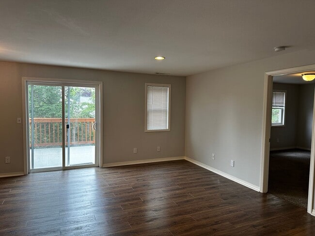 Building Photo - Very Spacious 1 Bedroom Upstairs Unit With A Private Deck