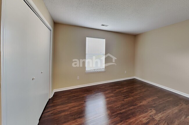 Building Photo - 2265 Lakecrest Dr