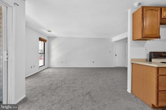 Building Photo - 1001 White Oak Rd