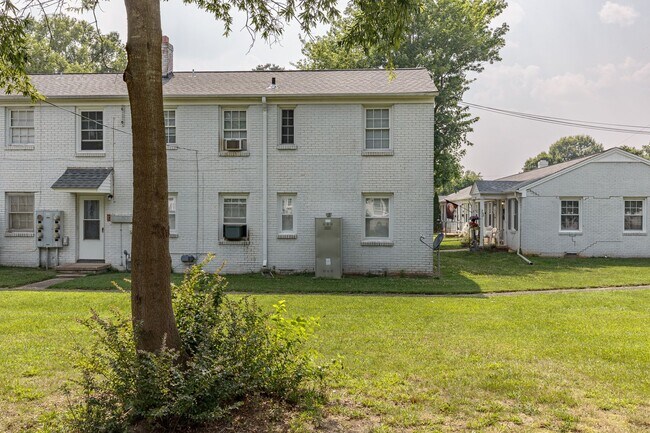 Building Photo - Historic Apartment located a short drive from Elon!