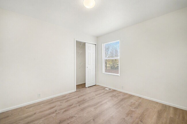 Building Photo - Freshly Updated 3-Bedroom Home Near Ft. Carson – Move-In Ready!