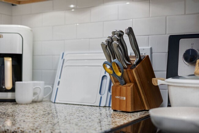 Building Photo - All Inclusive Seasonal Rental Available Oc...