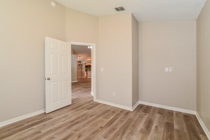 Building Photo - 578 Lancer Oak Dr
