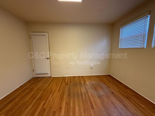 Building Photo - 617 Water St