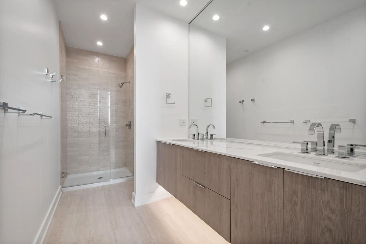 Building Photo - 728 Waukegan Rd