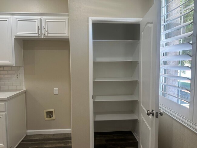 Building Photo - Single Story cul-de-sac 3Beds/2Bath Home i...