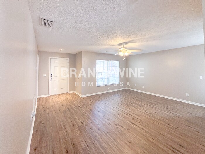 Building Photo - 323 Summer Sails Dr