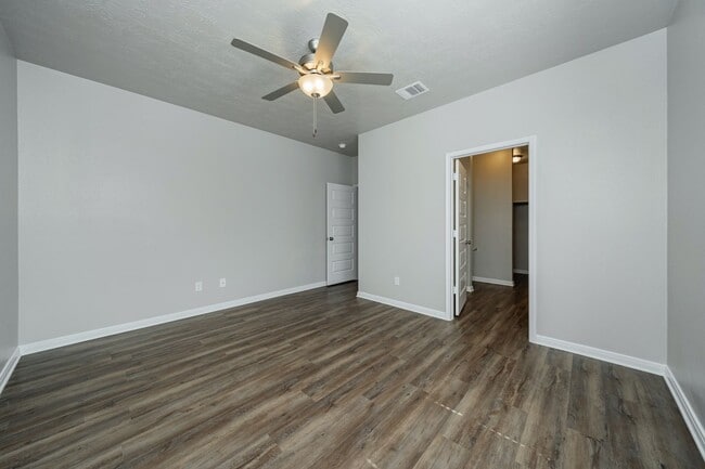 Building Photo - Where Style Meets Comfort: Elevate Your Li...