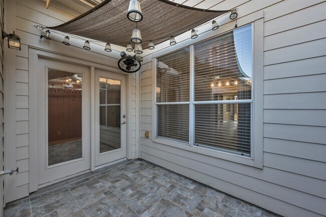 Building Photo - 9222 Sunlight Oak Ln