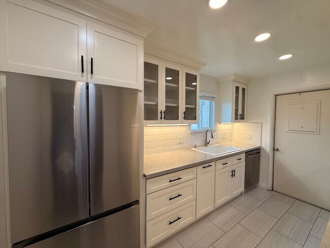 Building Photo - Spacious 3BR/2BA Home with A/C, Heat, Garage & Backyard in Imperial Beach!