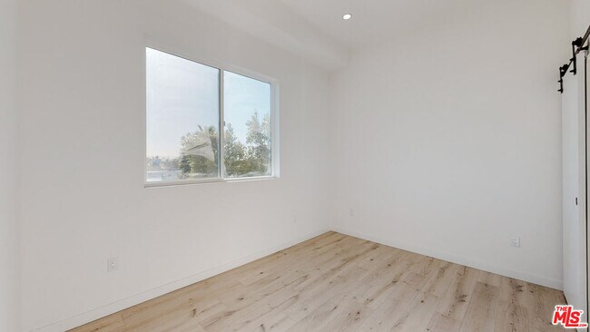 Building Photo - 1509 Cloverdale Ave
