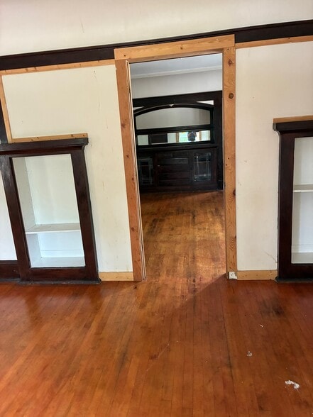 Lvg rm into dining rm - 3702 N 15th St