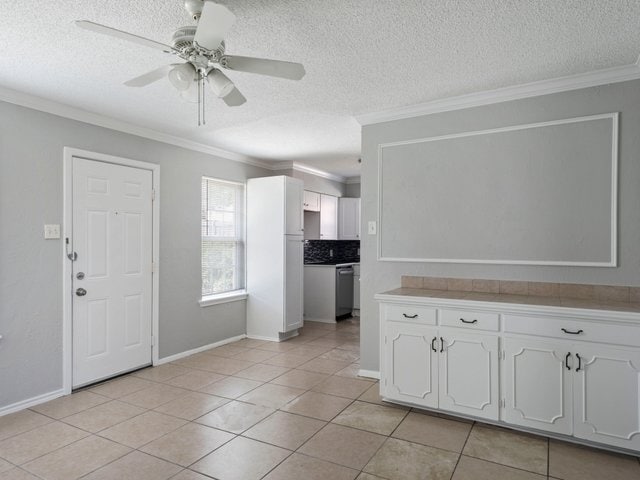Building Photo - 830 E Linda Dr