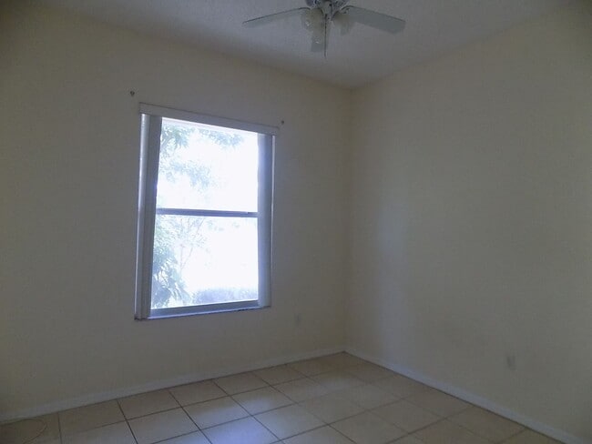 Building Photo - CHARMING 3BR/2BA/OFFICE/2GARAGE