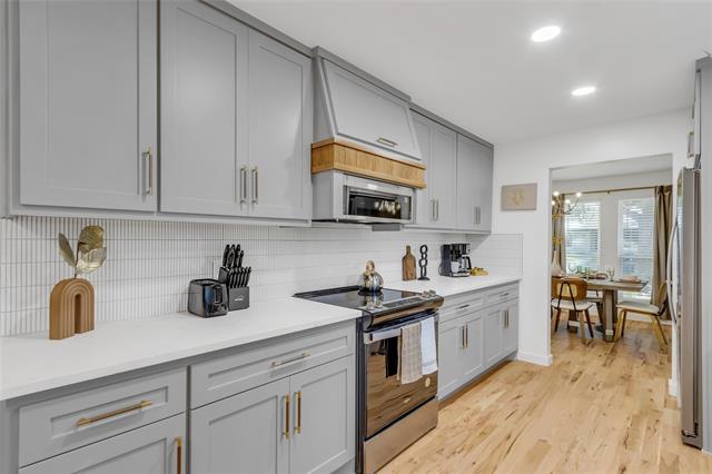 Building Photo - 2517 Delmar Dr