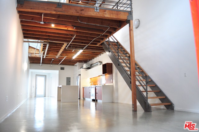 Building Photo - 2135 E 7th Pl