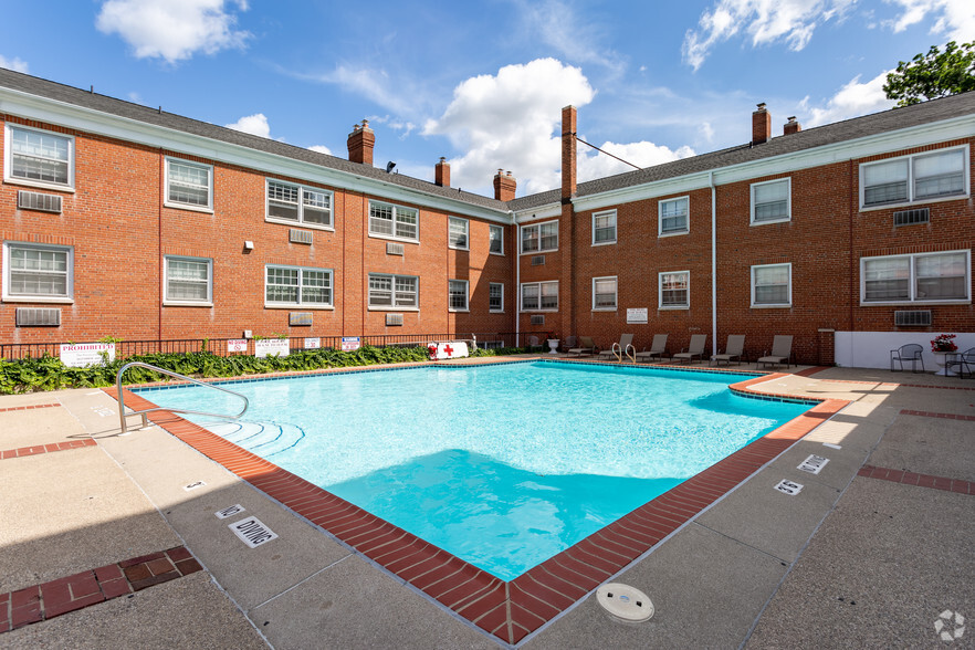 Primary Photo - Waters House Apartments
