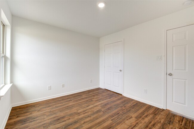 Building Photo - 12726 Plummersville St