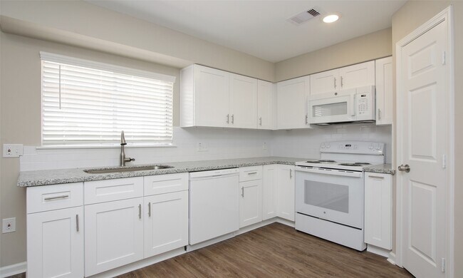 Building Photo - 1547 Airline Dr