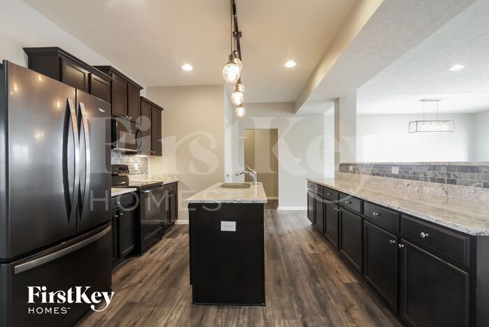 Building Photo - 380 Thunderwood Dr