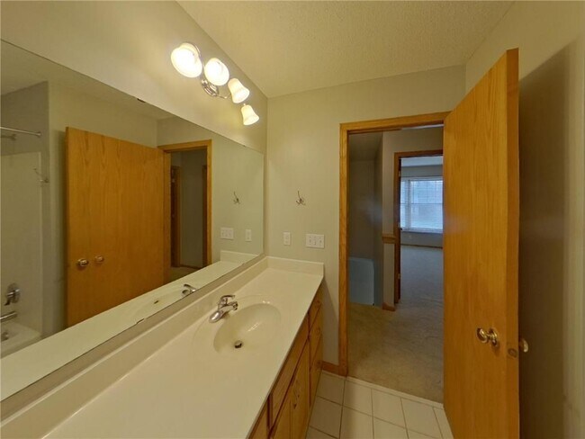 Building Photo - 10071 Raleigh Ct