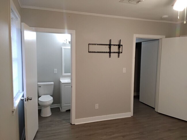 Building Photo - $500 OFF MOVE IN SPECIAL - HEART OF BROADMOOR HOME-3/1.5