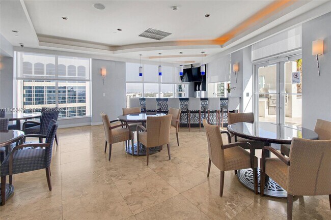 Building Photo - 350 SE 2nd St