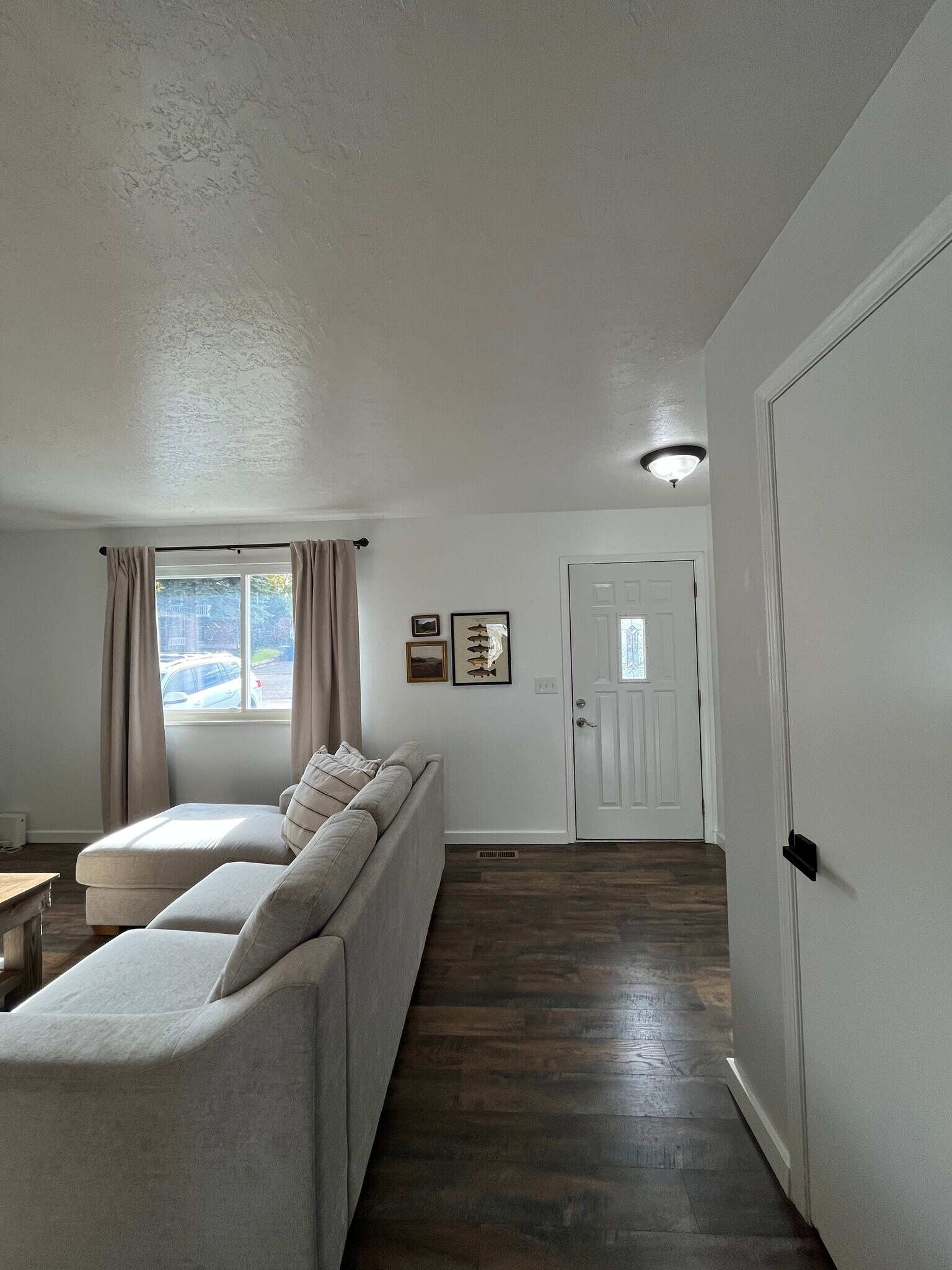 Building Photo - 2122 Colonial Ln