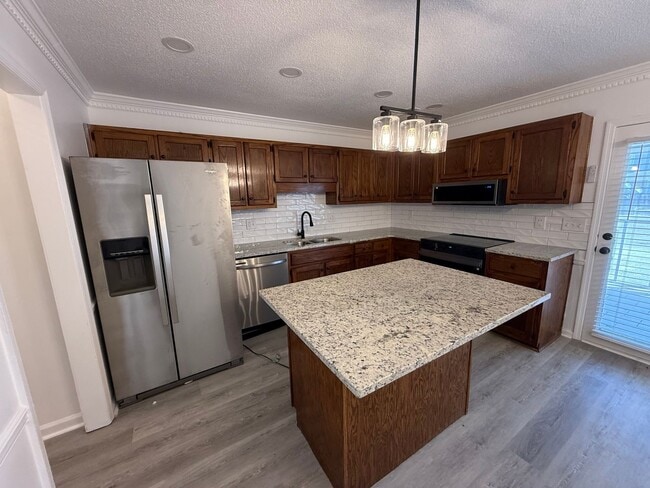 Building Photo - 3/3 Fully Renovated Town Home Available!