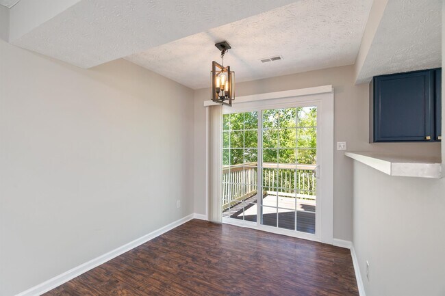 Building Photo - 8295 Oak Terrace Ln