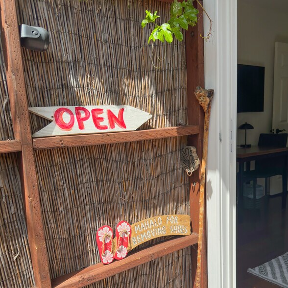 Entrance - 21 Woodswallow Ln