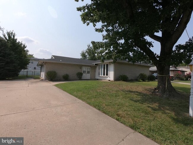 Building Photo - 436 Suffolk Dr