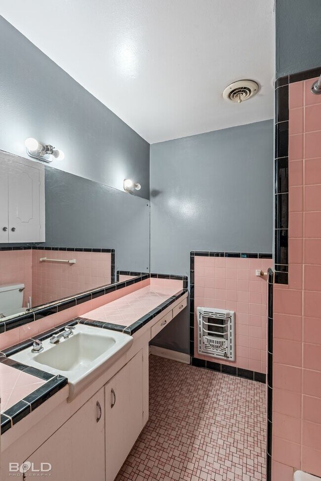 Building Photo - Home For Rent!