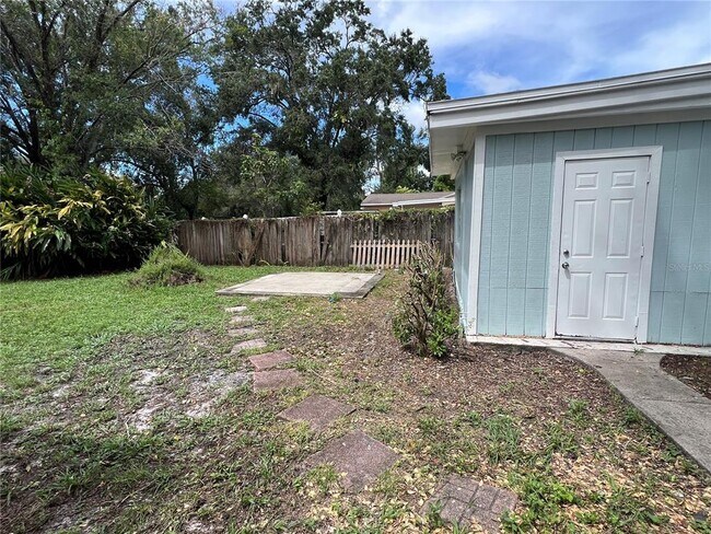 Building Photo - 8922 El Portal Dr