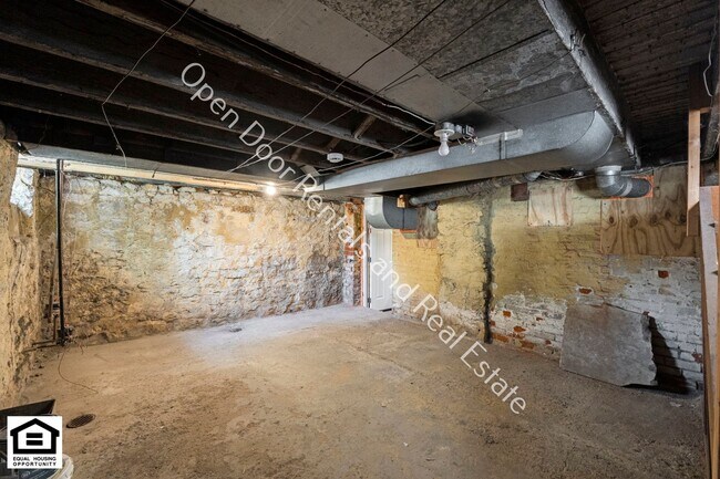Building Photo - 920 W Jefferson Blvd
