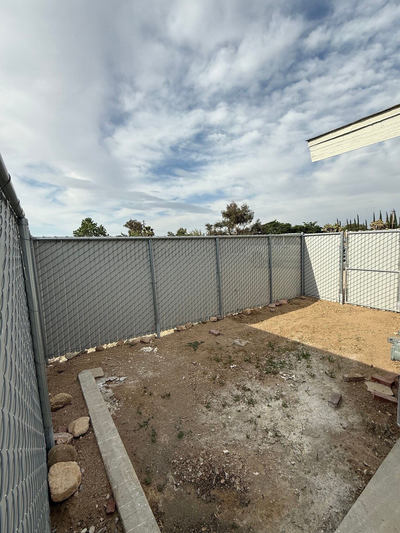 Building Photo - 13965 Smoketree St