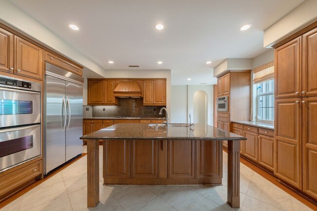 Building Photo - 935 Heron Cir