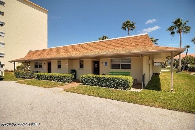 Building Photo - 520 Palm Springs Blvd