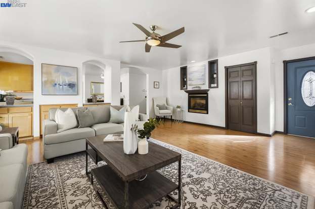 Building Photo - 41345 Roberts Ave