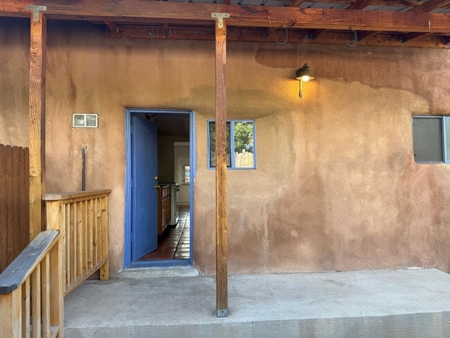 Building Photo - 949 Agua Fria St