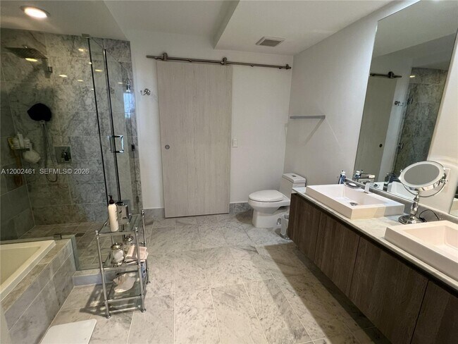 Building Photo - 801 S Miami Ave