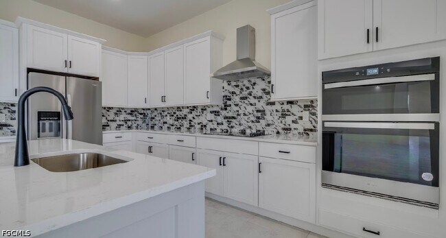 Building Photo - 141 SW 37th Pl