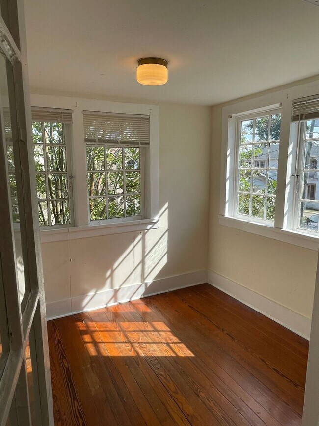 Building Photo - 1BD/1BA Uptown!