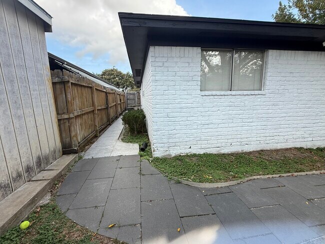 Building Photo - 510 Witter St