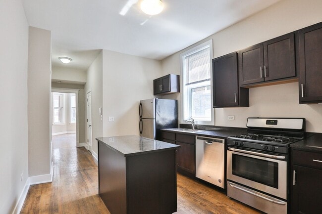 Building Photo - Bucktown 2bed/1bath...NEXT TO THE 606 TRAIL!  In-Unit Laundry & Central Air!