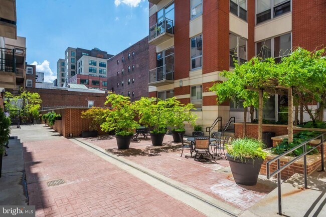 Building Photo - 133 N Bread St